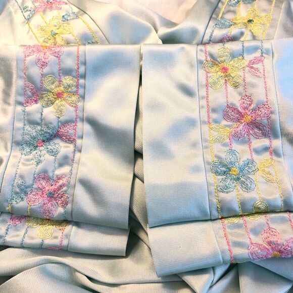 Montgomery Ward Semi Sheer Satin Robe Embroidered Trim Button Small Vintage - Picture 4 of 11